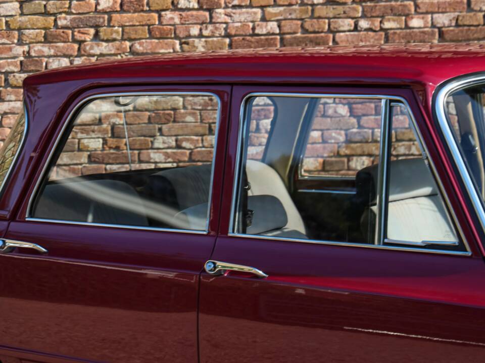 Image 35/50 of Alfa Romeo Giulia Nuova Super 1300 (1975)
