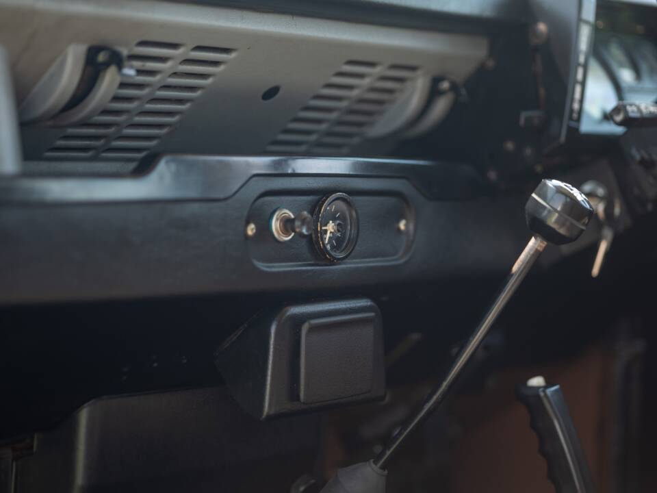 Image 8/33 of Land Rover Defender 110 (1983)
