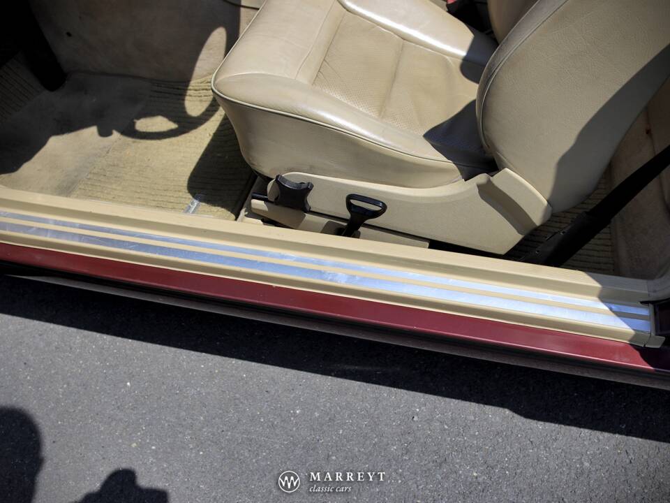 Bild 54/79 von Mercedes-Benz E 220 (1996)
