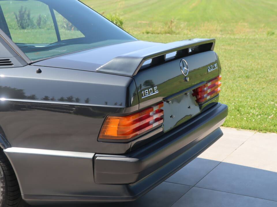 Immagine 27/50 di Mercedes-Benz 190 E 2.3-16 (1986)