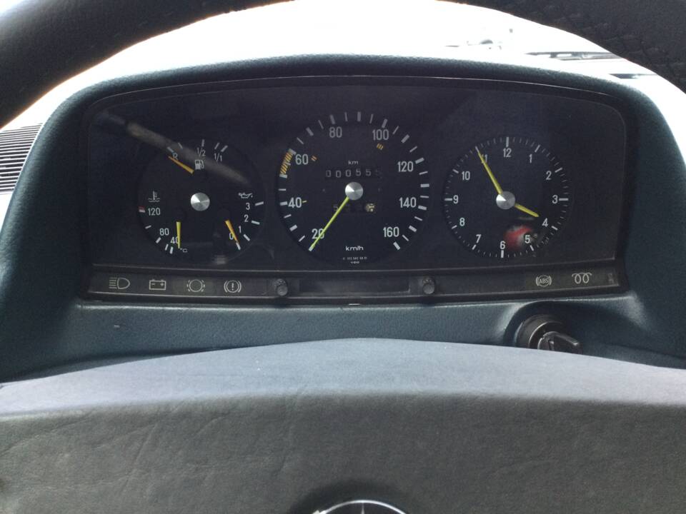 Immagine 21/39 di Mercedes-Benz 240 TD (1983)
