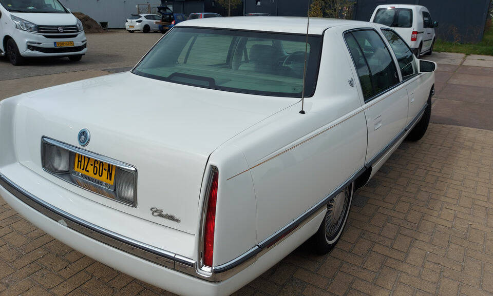 Bild 3/8 von Cadillac DeVille Concours (1995)