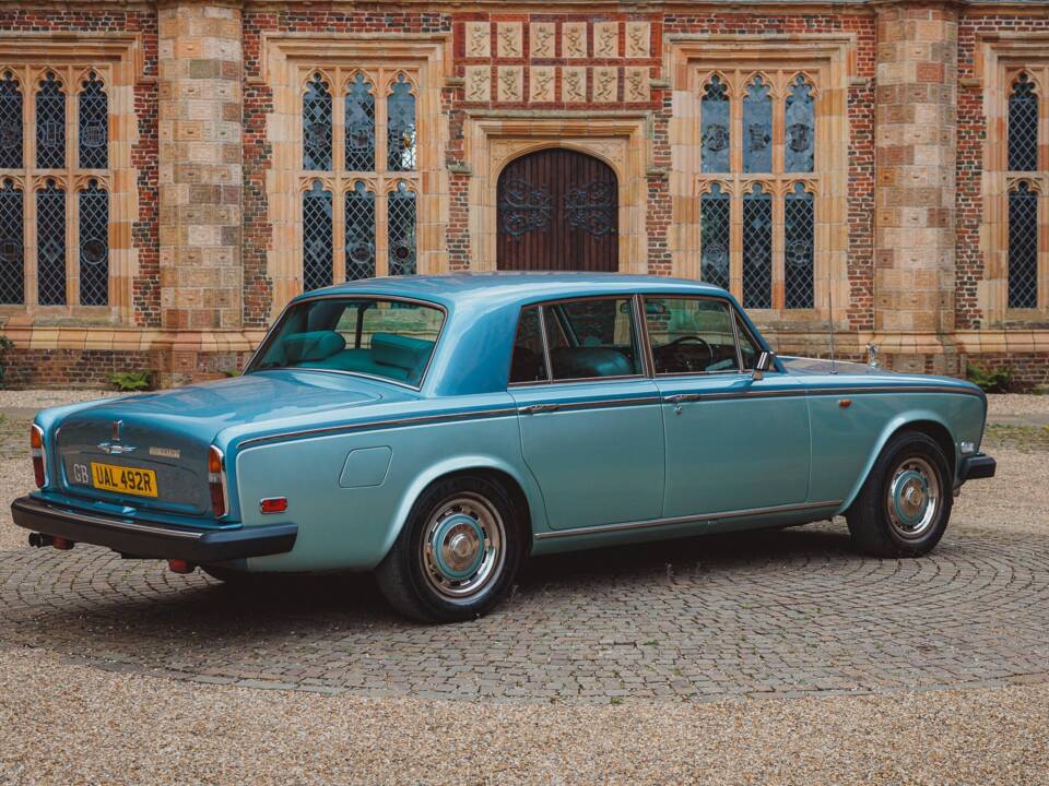Image 2/42 of Rolls-Royce Silver Shadow II (1977)