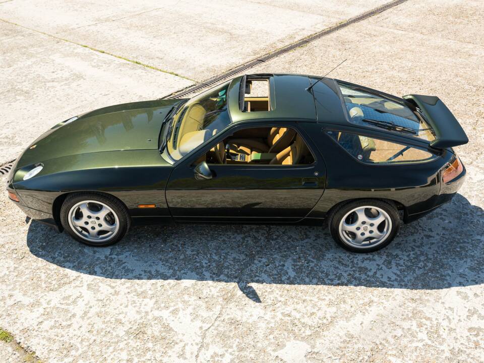 Image 2/30 of Porsche 928 GTS (1993)