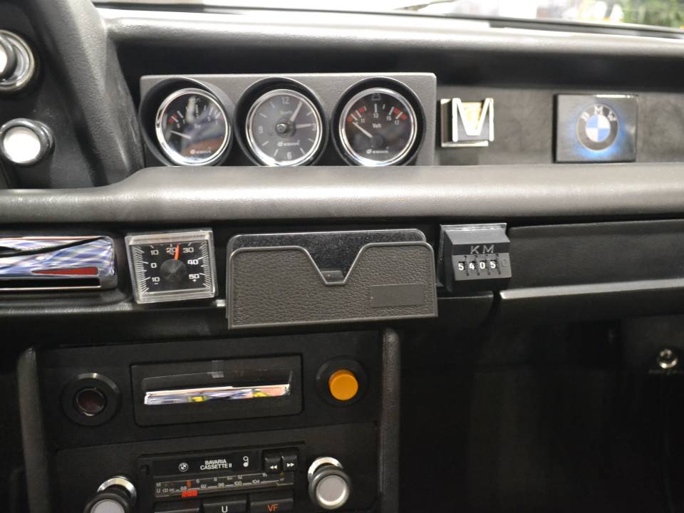 Image 12/23 of BMW Touring 2000 tii (1974)