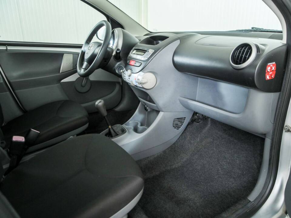 Image 12/48 of Toyota Aygo (2010)