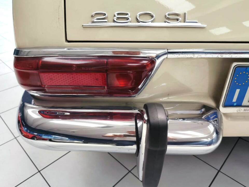 Image 18/58 de Mercedes-Benz 280 SL (1969)