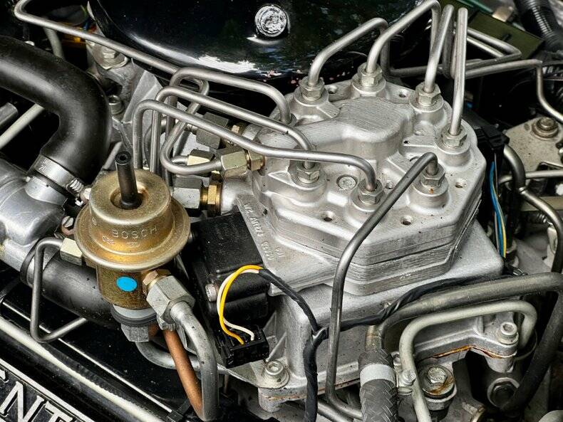 Image 40/50 of Bentley Turbo R (1990)