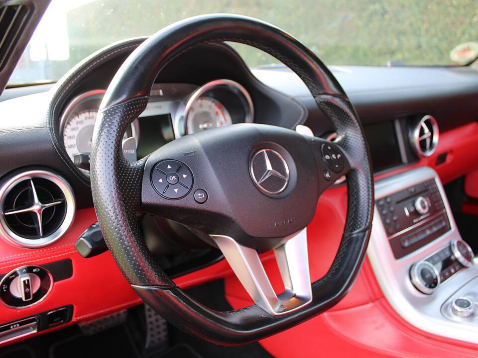 Image 35/57 of Mercedes-Benz SLS AMG (2010)