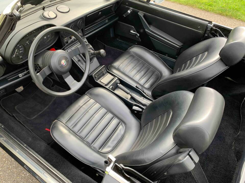 Afbeelding 2/8 van Alfa Romeo 1.6 Spider (1986)