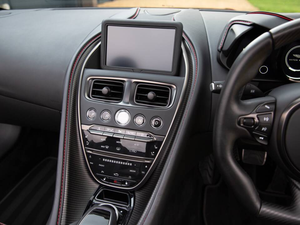 Immagine 14/84 di Aston Martin DBS 770 Ultimate Volante (2023)