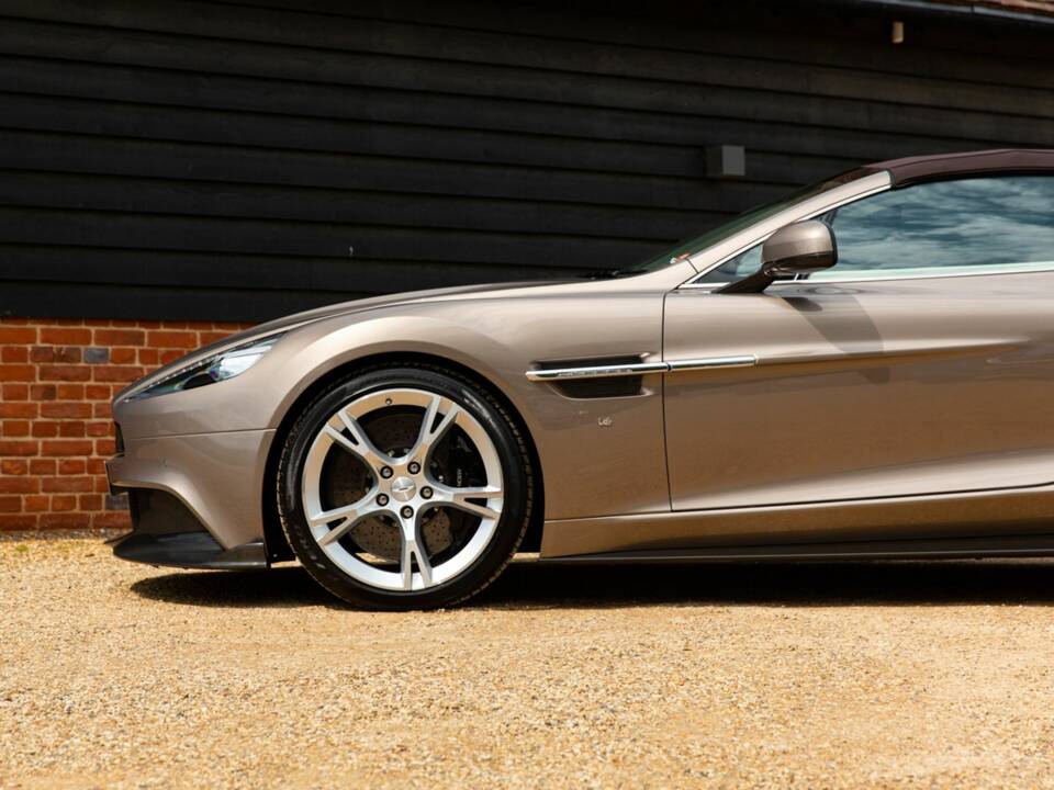 Bild 32/50 von Aston Martin Vanquish S Volante (2018)