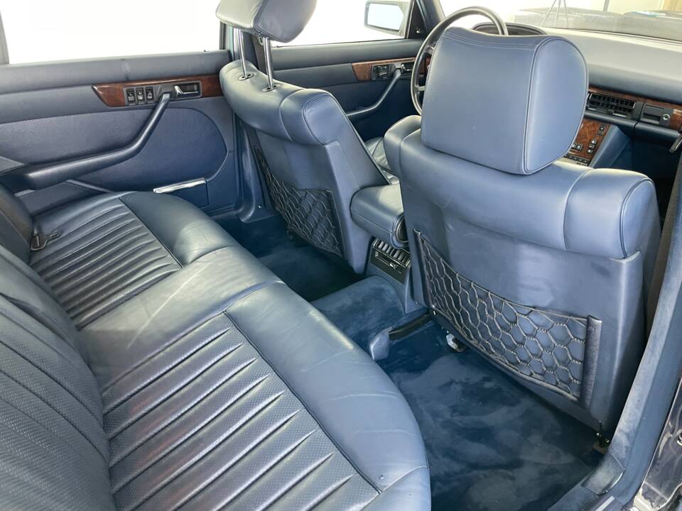 Image 13/40 de Mercedes-Benz 560 SEL (1987)