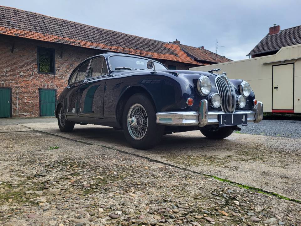 Image 14/36 de Daimler 2.5 Litre V8 (1964)