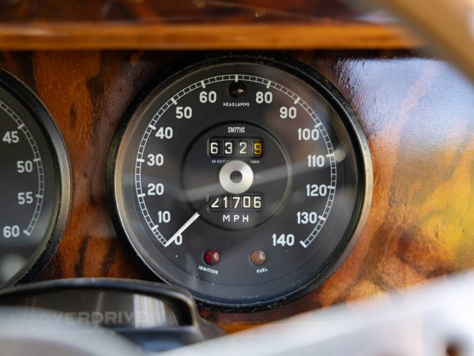 Image 21/50 de Jaguar Mk II 3.8 (1966)