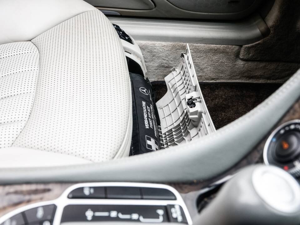 Immagine 44/46 di Mercedes-Benz SL 65 AMG (2005)