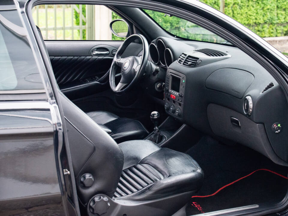 Image 24/36 of Alfa Romeo 147 3.2 GTA (2003)