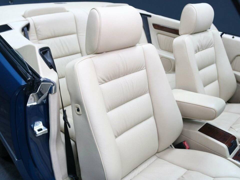 Bild 18/30 von Mercedes-Benz 300 CE-24 (1993)