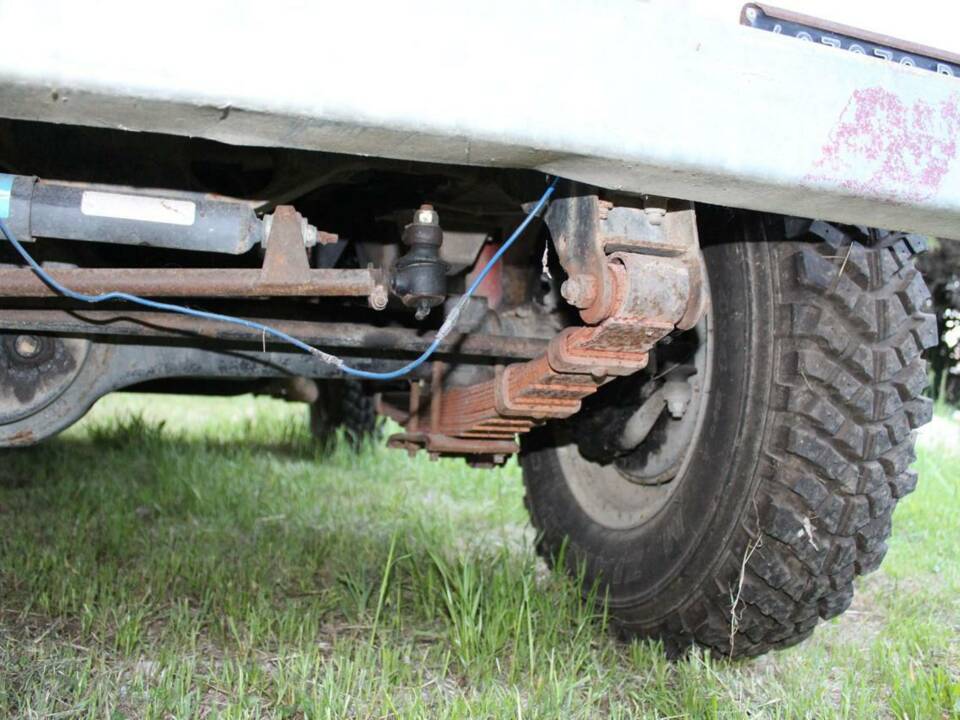 Image 11/33 of Land Rover 88 (1984)