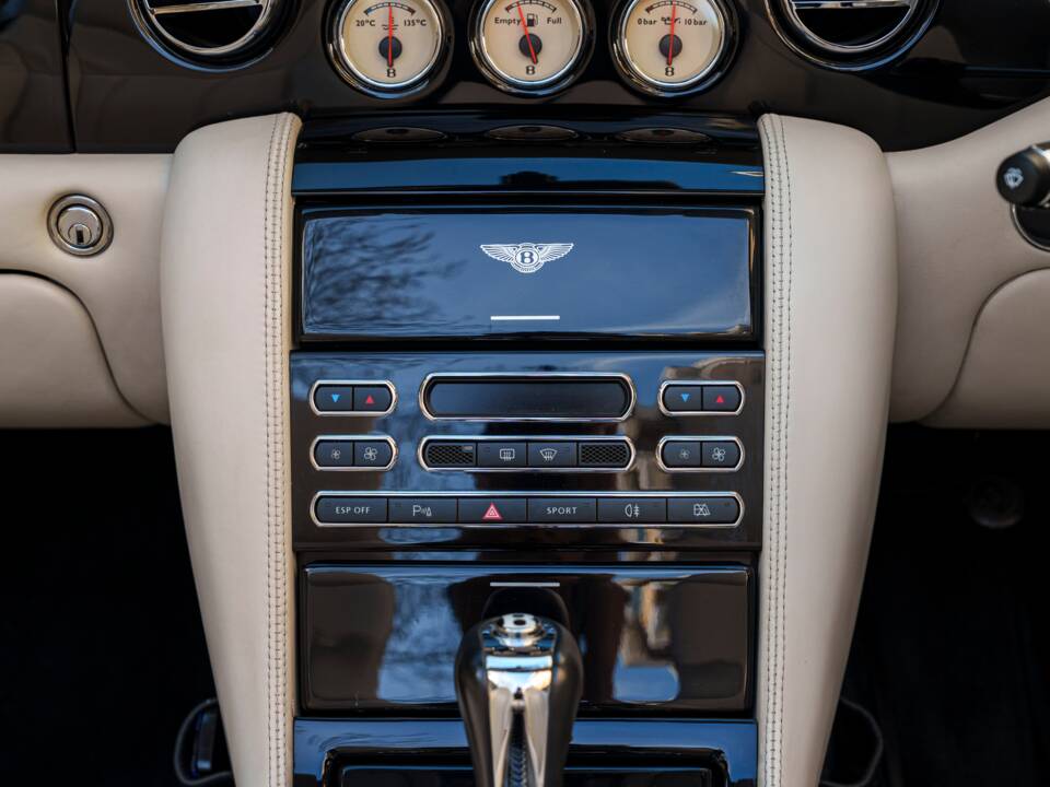 Bild 18/27 von Bentley Azure (2007)