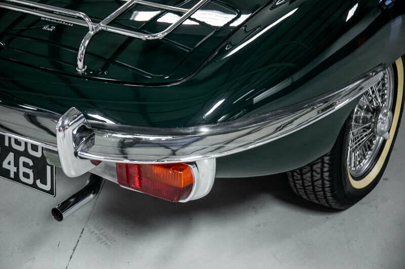 Image 21/23 de Jaguar E-Type (1970)