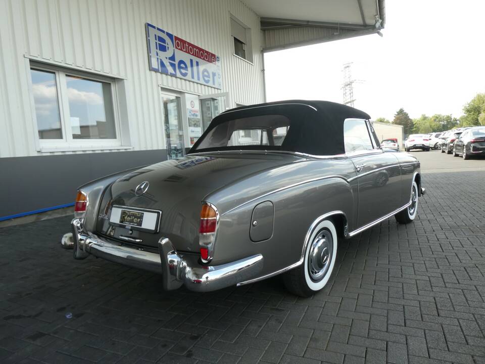 Image 4/23 of Mercedes-Benz 220 SE Cabriolet (1959)