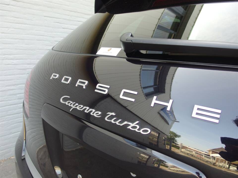 Bild 17/98 von Porsche Cayenne Turbo (2010)