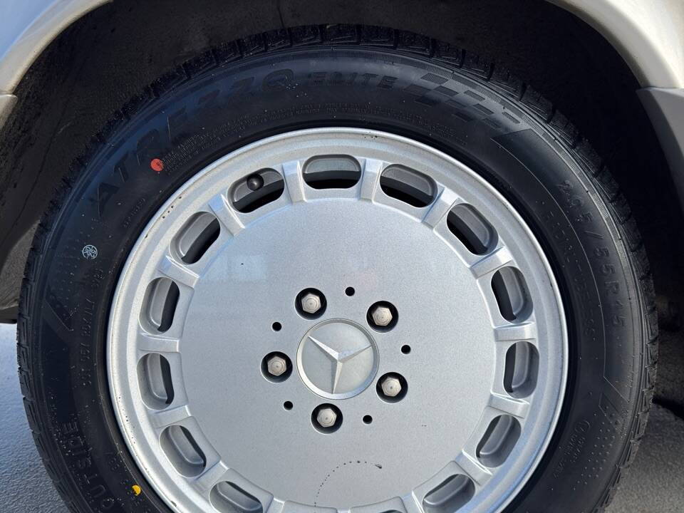 Immagine 16/39 di Mercedes-Benz 190 E 2.6 (1990)