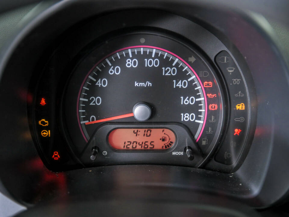 Image 15/48 of Suzuki Alto (2010)