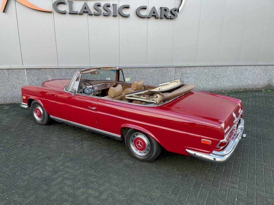 Image 5/36 de Mercedes-Benz 280 SE (1969)