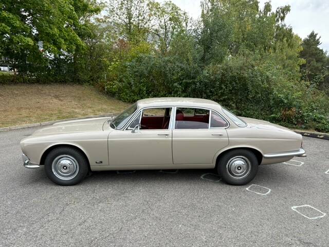 Bild 4/40 von Jaguar XJ 6 4.2 (1971)