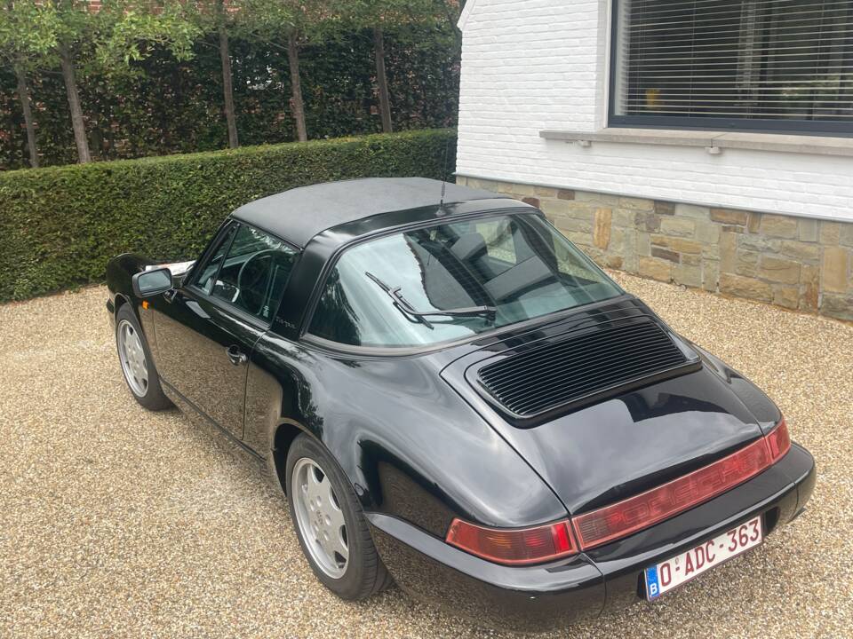 Image 4/18 of Porsche 911 Carrera 2 (1990)