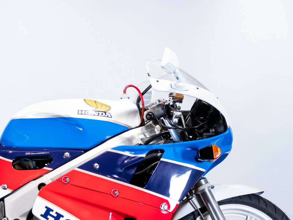Bild 14/50 von Honda VFR 750R RC 30 (1988)