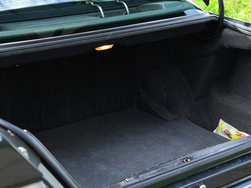 Image 21/63 of Mercedes-Benz 220 E (1993)