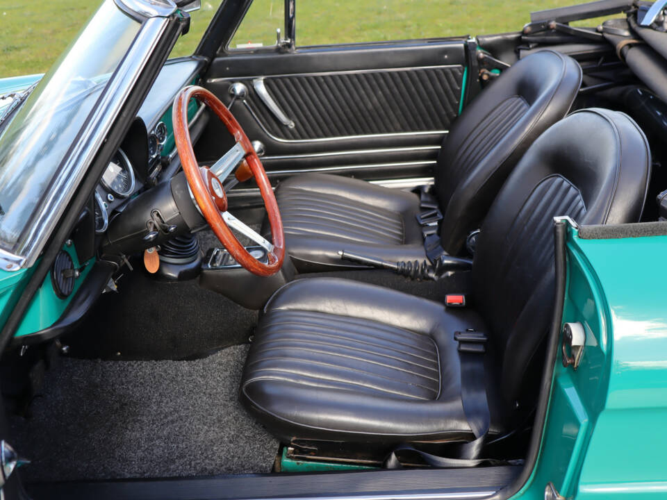 Image 30/50 of Alfa Romeo 1750 Spider Veloce (1969)
