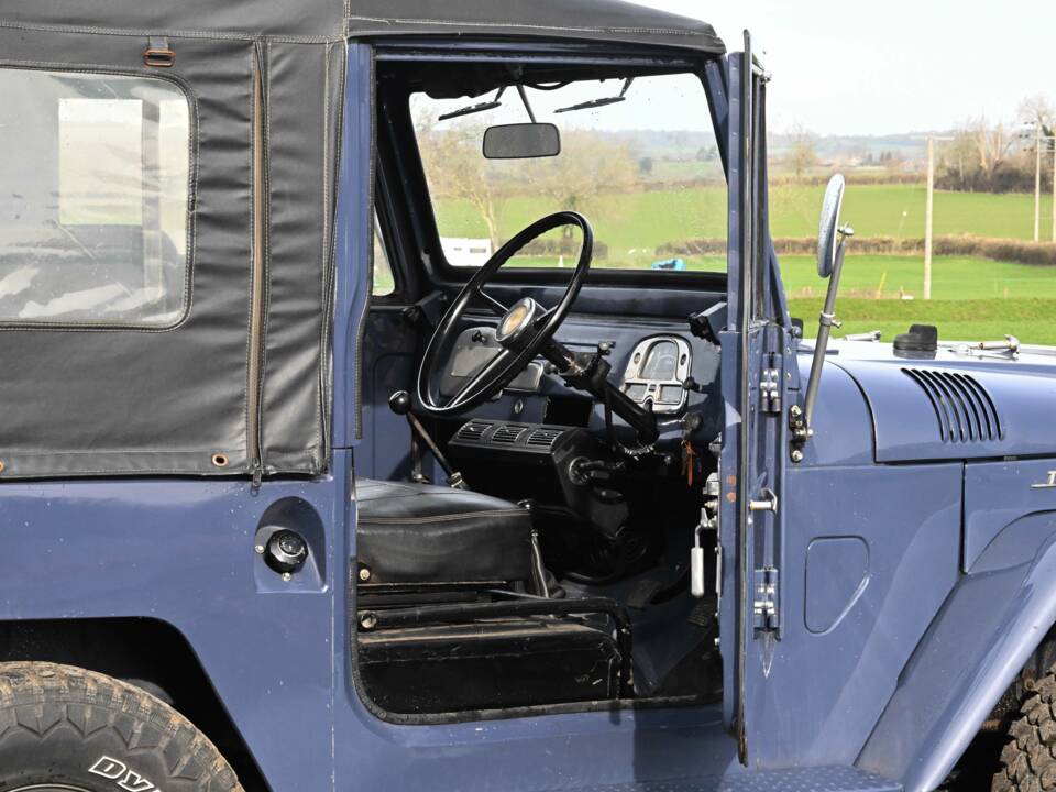 Image 33/50 de Toyota Land Cruiser FJ 40 (1970)