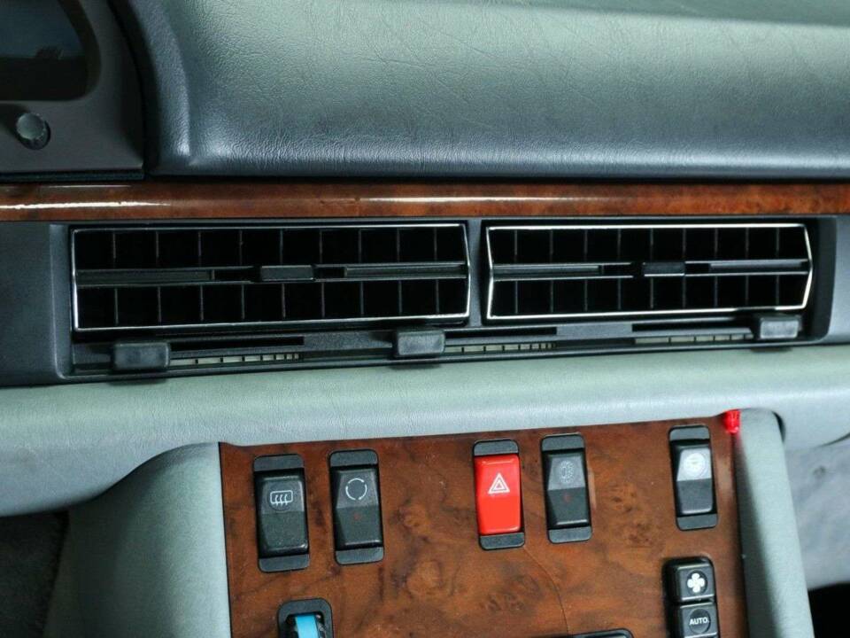 Afbeelding 18/50 van Mercedes-Benz 560 SEC (1991)