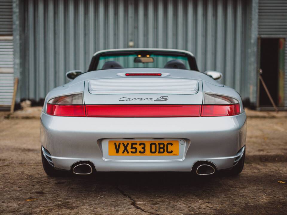 Image 5/8 of Porsche 911 Carrera 4S (2003)