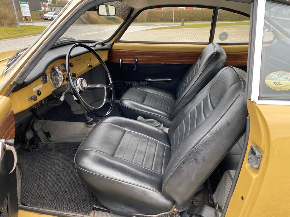 Image 28/42 de Volkswagen Karmann Ghia 1600 (1970)