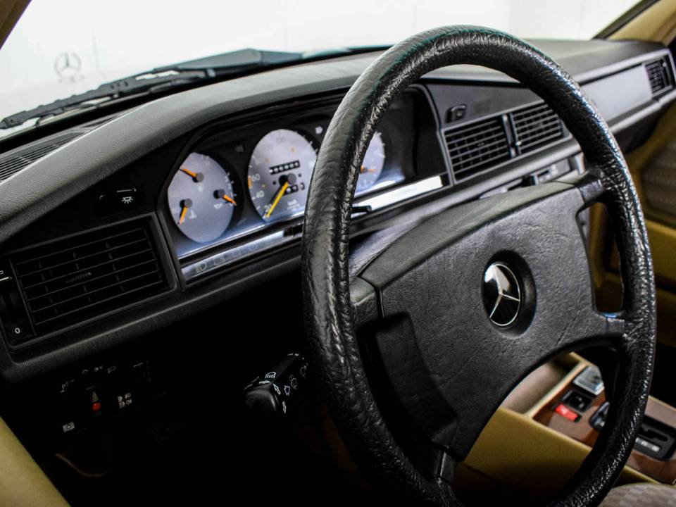 Image 35/50 of Mercedes-Benz 190 D 2.5 Turbo (1989)