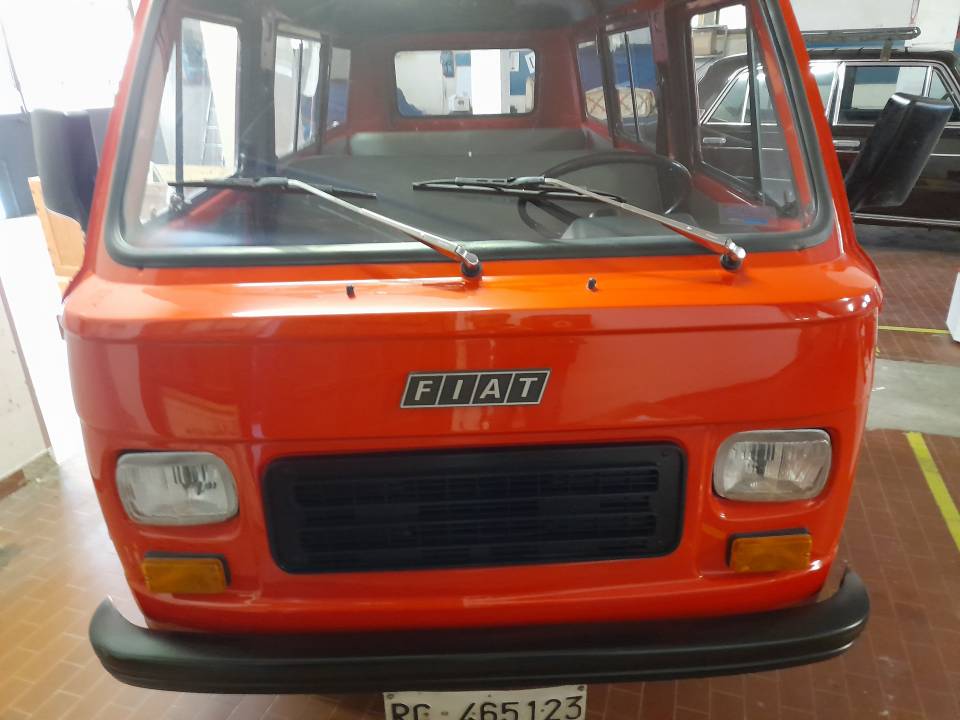 Image 7/77 of FIAT 900E (1987)