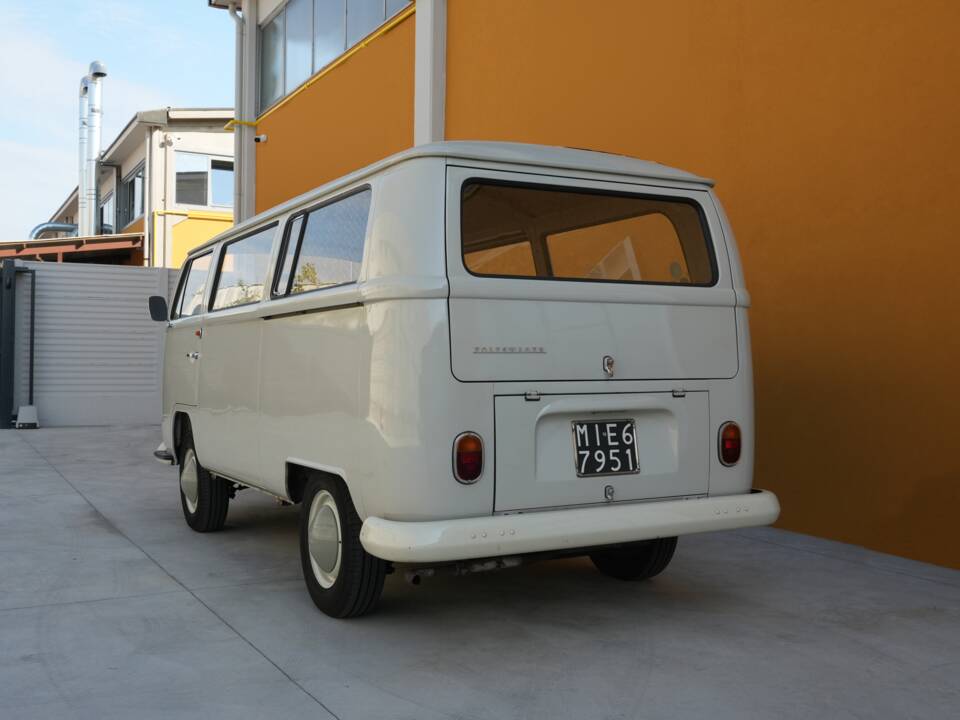 Bild 5/16 von Volkswagen T2a Kleinbus (1967)
