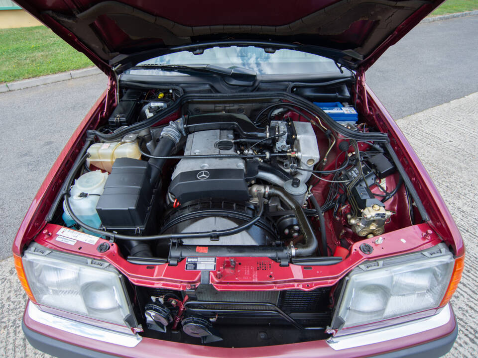 Bild 18/23 von Mercedes-Benz 200 E-16 (1993)