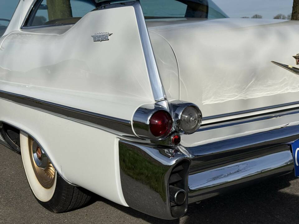 Image 11/36 of Cadillac 62 Sedan DeVille (1957)