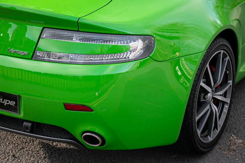 Immagine 34/43 di Aston Martin V8 Vantage (2010)