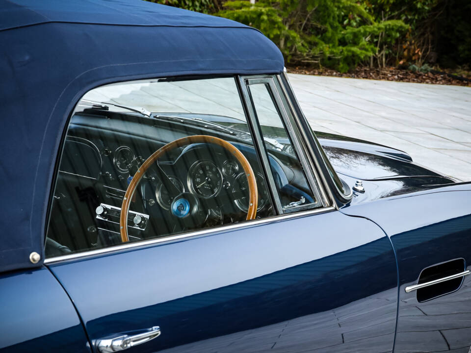 Imagen 8/14 de Aston Martin DB 4 Convertible (1963)