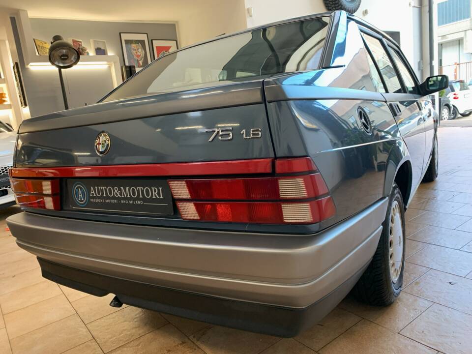 Image 24/30 of Alfa Romeo 75 1.6 (1989)