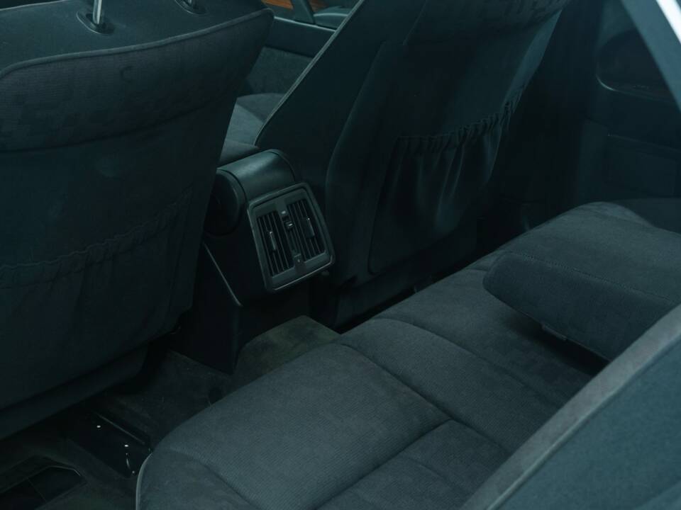 Bild 46/50 von Mercedes-Benz 300 SE (1992)