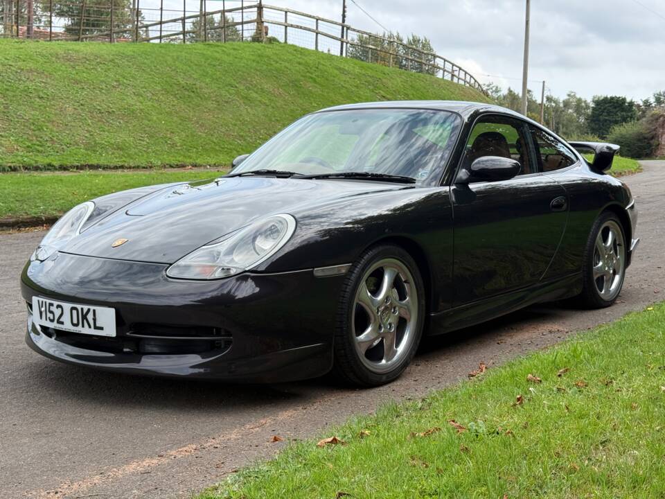 Image 7/30 of Porsche 911 Carrera 4 &quot;Millenium-Edition&quot; (2000)