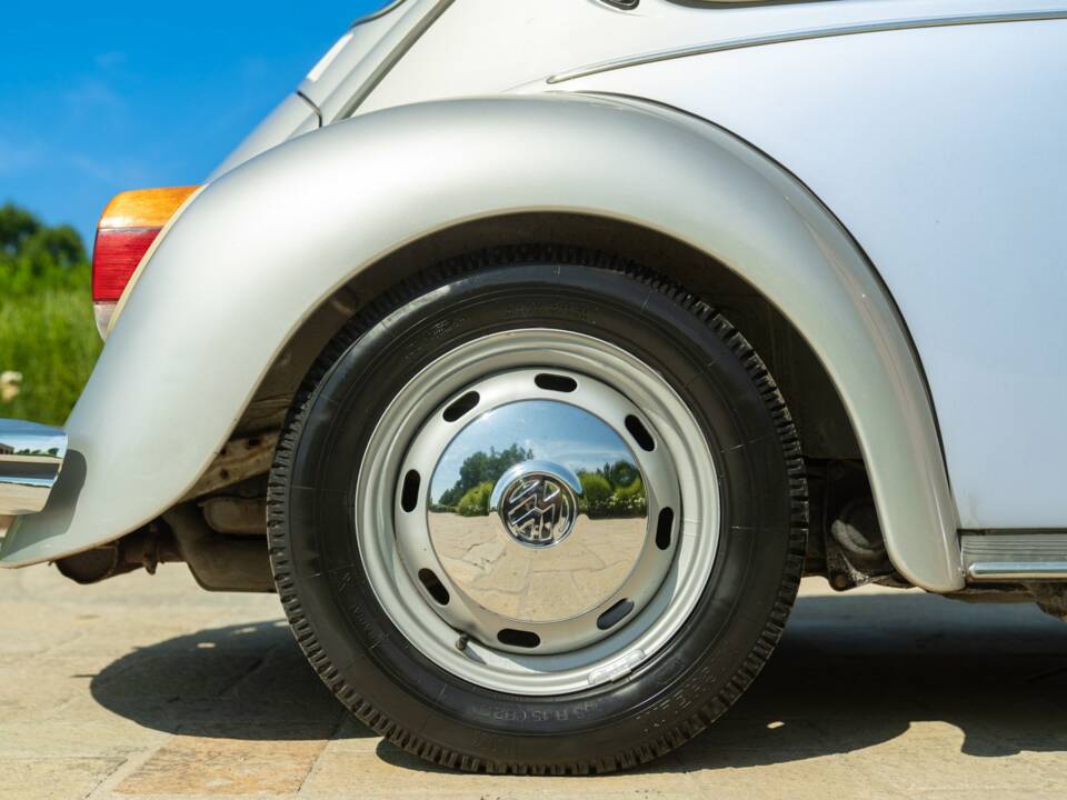 Immagine 13/46 di Volkswagen Käfer 1200 &quot;Jeans Bug&quot; (1982)